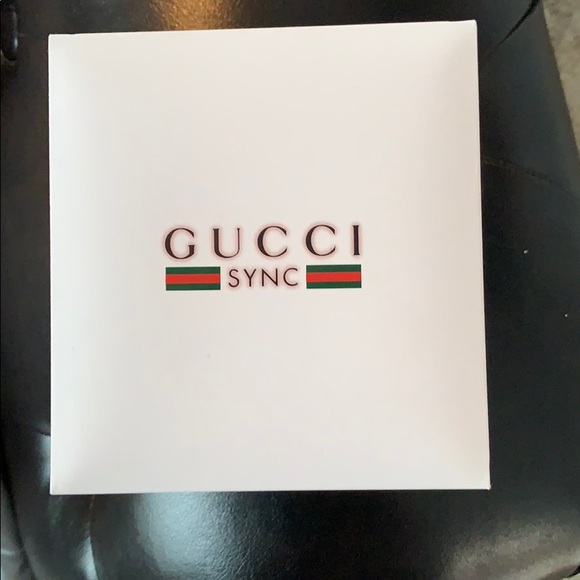 Green Gucci sports watch. - Picture 1 of 3